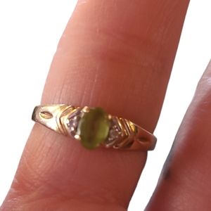 Vintage 10k gold ring with accent diamonds and a peridot stone